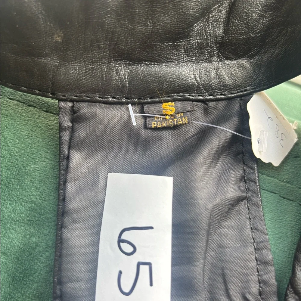 Hot Leather Cropped Black Leather Vest - Picture 9 of 10